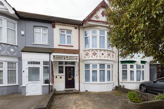 3 bed property, in Rowden Road, £585,000