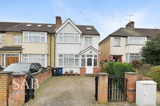 4 bed property, in Kings Avenue, £675,000