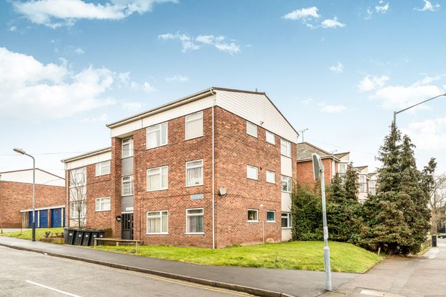2 bed property, in Hill Street, £150,000