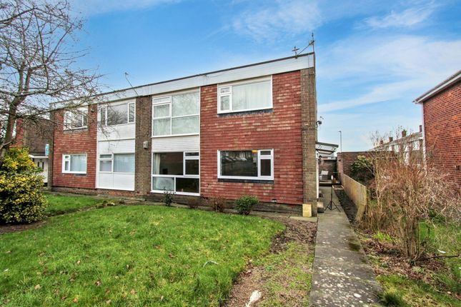 2 bed property, in Denham Walk, £95,000