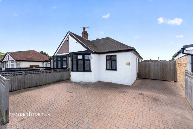 2 bed property, in Parkfield Road, £450,000