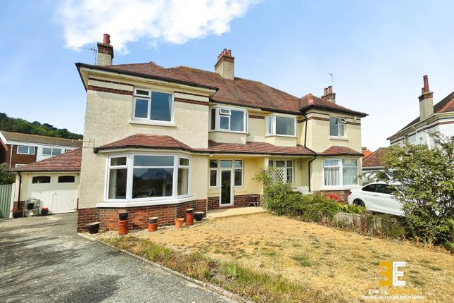 3 bed property, in The Oval, £375,000