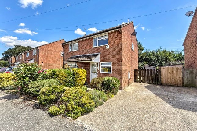 2 bed property, in Stevens Close, £250,000
