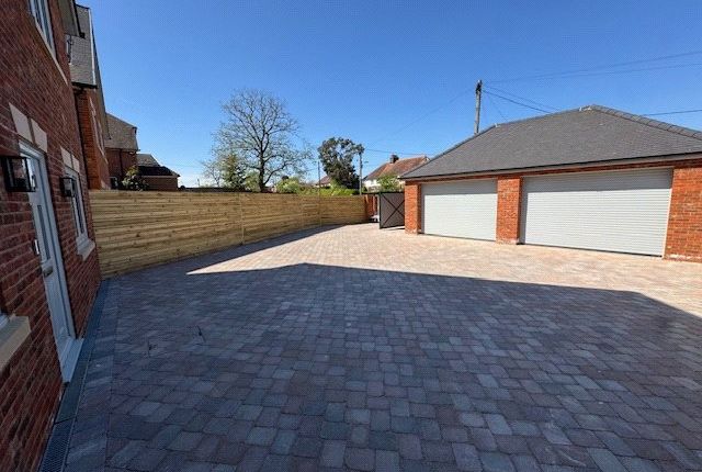 5 bed property, in Amberstone, £750,000