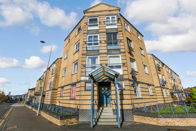 2 bed property, in Glasgow Road, £90,000