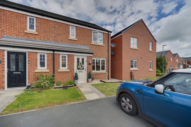 3 bed property, in Heather Way, £260,000