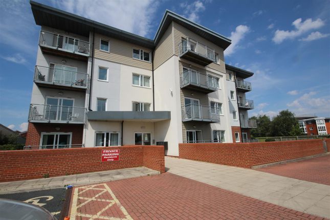 2 bed property, in Abbey Wharf, £130,000