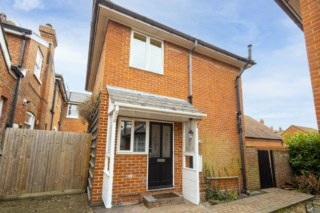 2 bed property, in Peelers Court Kirbys Lane, £335,000