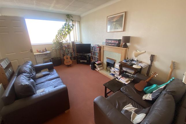 2 bed property, in Boston Court, £79,950