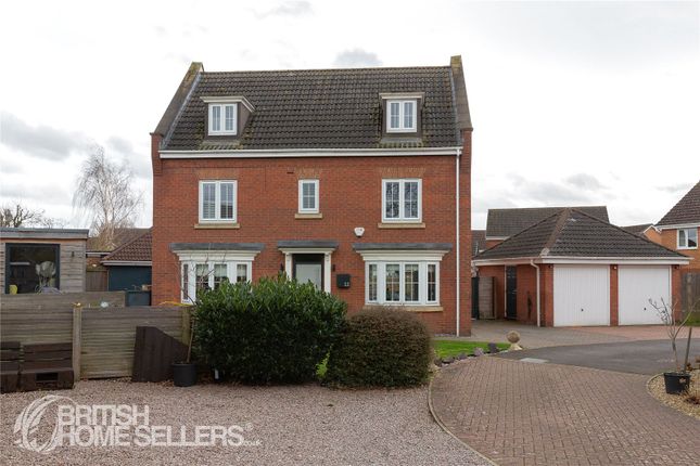5 bed property, in Augustus Close, £475,000