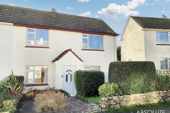 2 bed property, in Barn Park, £300,000