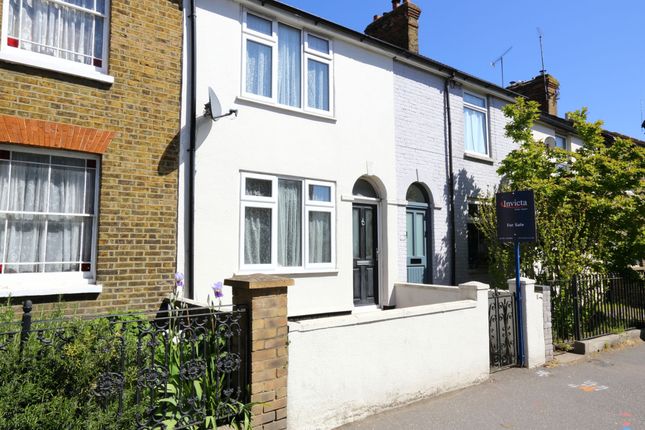 2 bed property, in East Street, £280,000
