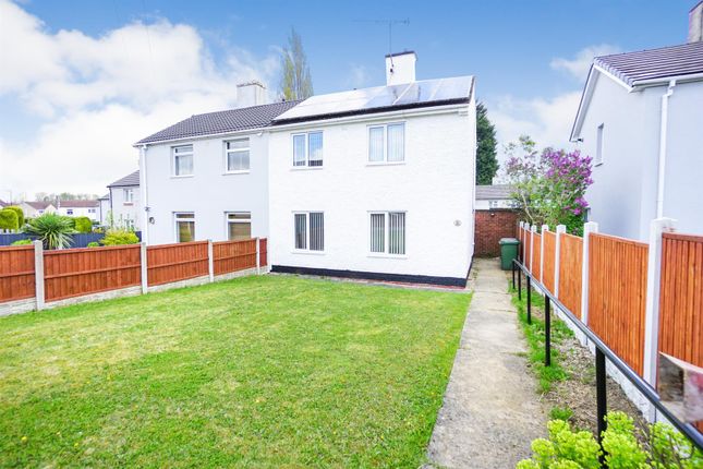 2 bed property, in Emmett Carr Lane, £155,000