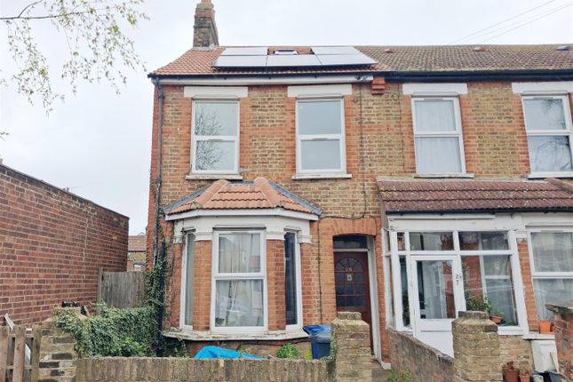 3 bed property, in Tachbrook Road, £495,000