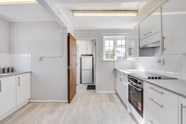 3 bed property, in Birch Road, £490,000