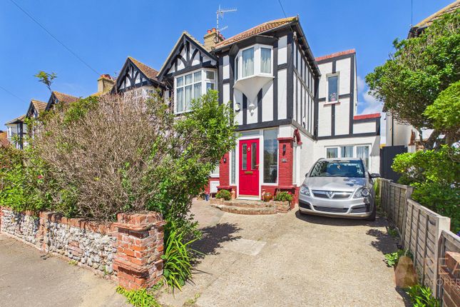 4 bed property, in Malvern Close, £575,000