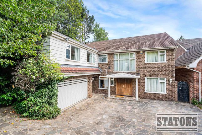 5 bed property, in Oakleigh Park South, £1,450,000