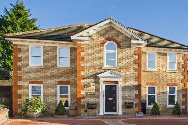 6 bed property, in Elmwood Park, £2,250,000