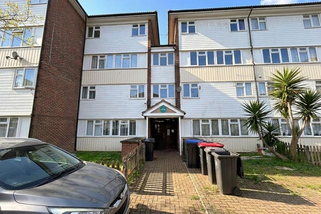 2 bed property, in 35 Caister Drive, £150,000