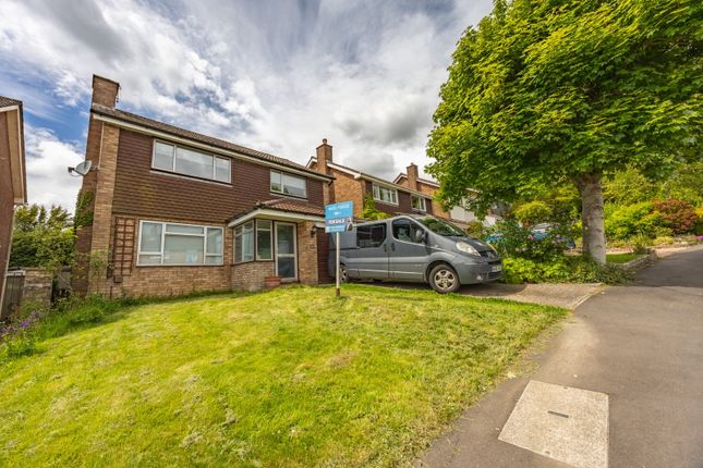 4 bed property, in Southlands Drive, £400,000