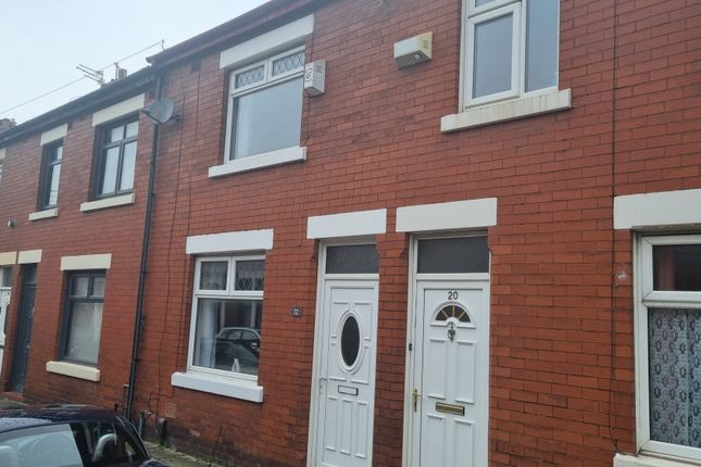 2 bed property, in Oxheys Street, £125,000