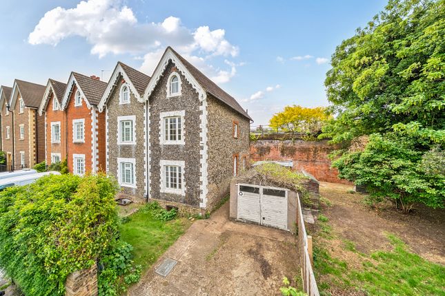 4 bed property, in Nightingale Road, £550,000