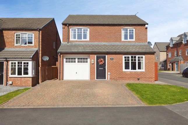 3 bed property, in Holt Close, £230,000