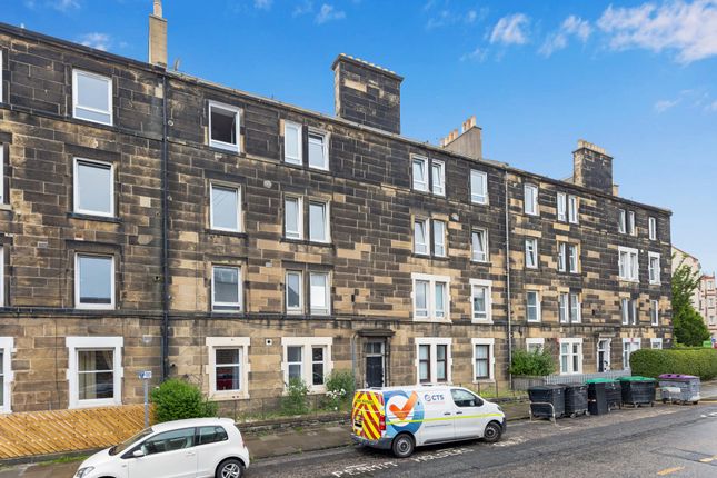 1 bed property, in 7/8 Robertson Avenue, £160,000