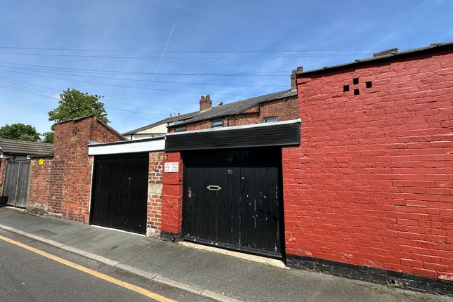 2 bed property, in Gorsey Lane, £125,000