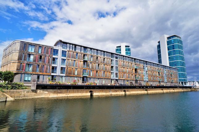 1 bed property, in Dock Head Road, £160,000