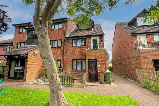 1 bed property, in Vellum Drive, £190,000