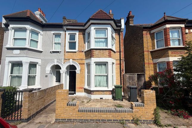 6 bed property, in 54 Albacore Crescent, £600,000