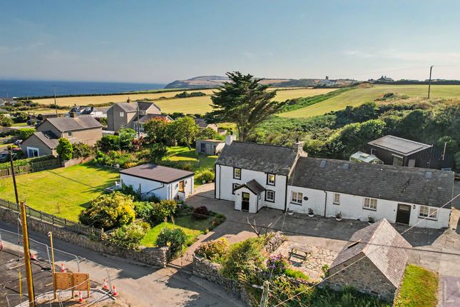5 bed property, in Deunant, £550,000