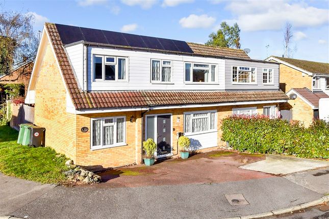 4 bed property, in Bushey Grove, £400,000