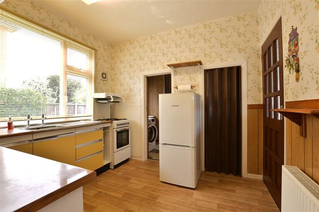 3 bed property, in Tavistock Road, £425,000