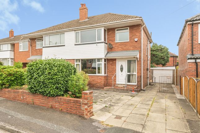 3 bed property, in Cyprus Grove, £290,000