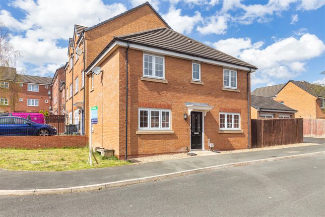 3 bed property, in Greenfinch Way, £220,000