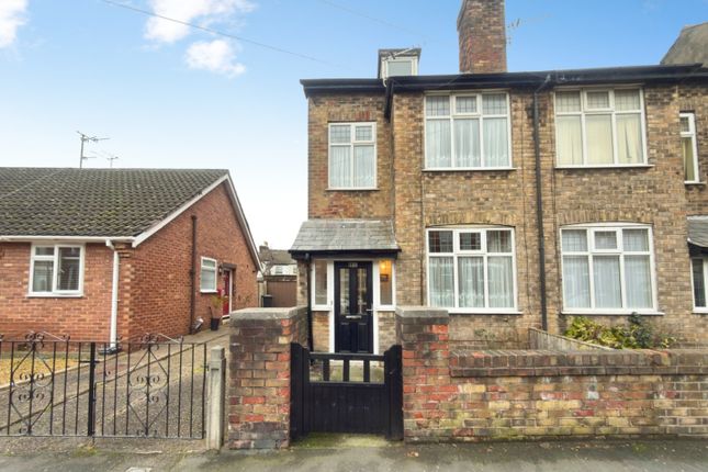 4 bed property, in St. Lukes Road, £260,000