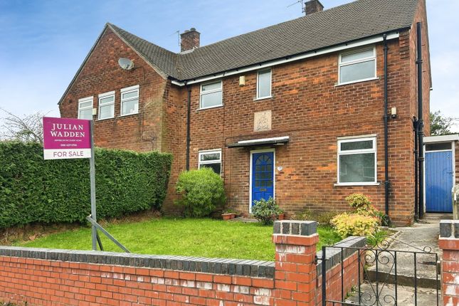 3 bed property, in Cross Lane, £290,000