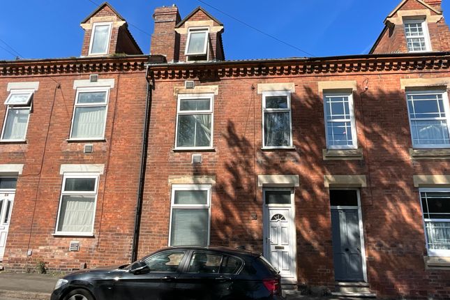 3 bed property, in Station Road, £100,000