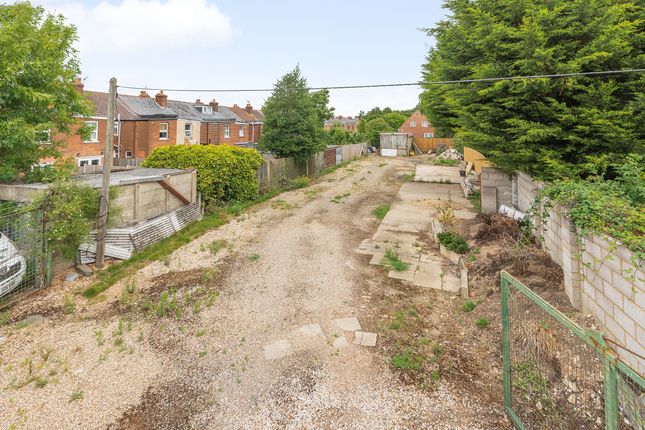 Studio, in Land Off North Holmes Road, £160,000