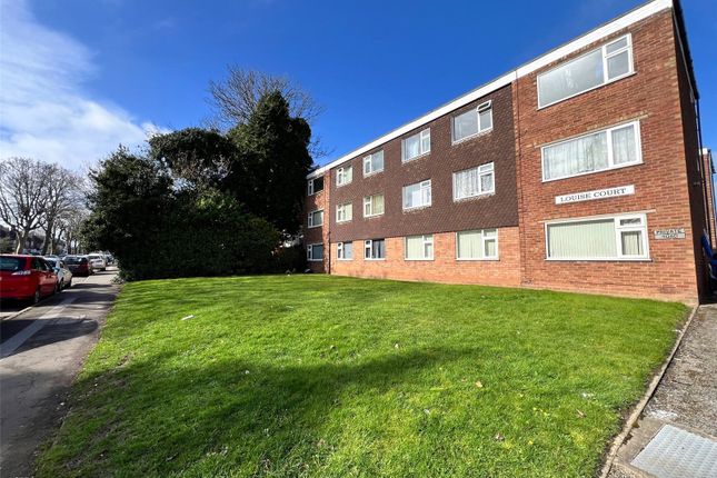2 bed property, in Victoria Road, £65,000