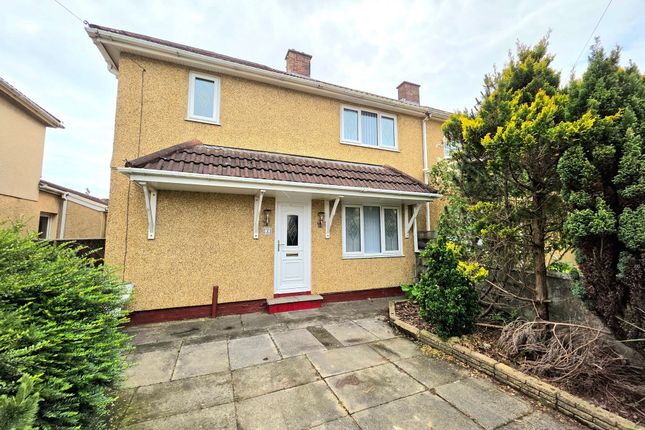 3 bed property, in Russet Close, £195,000
