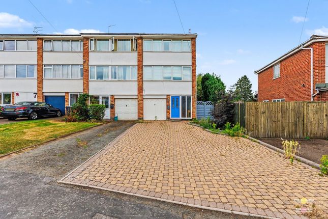 2 bed property, in 13 Knightley Close, £210,000