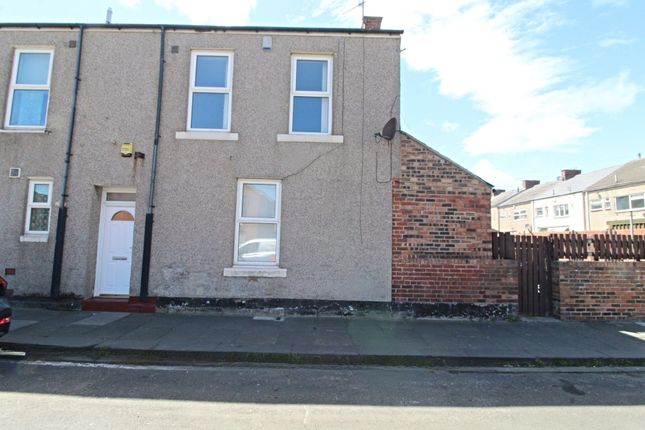 1 bed property, in Stephen Street, £62,000