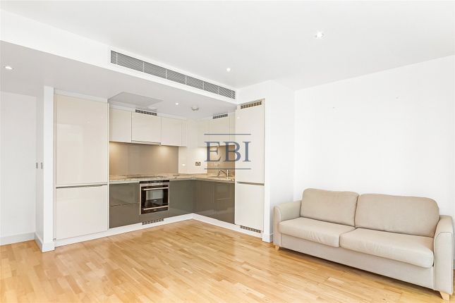 1 bed property, in Landmark East Tower, £400,000