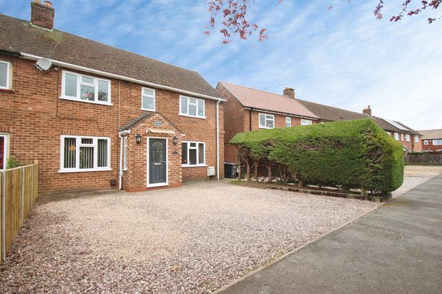 4 bed property, in Warren Field, £425,000