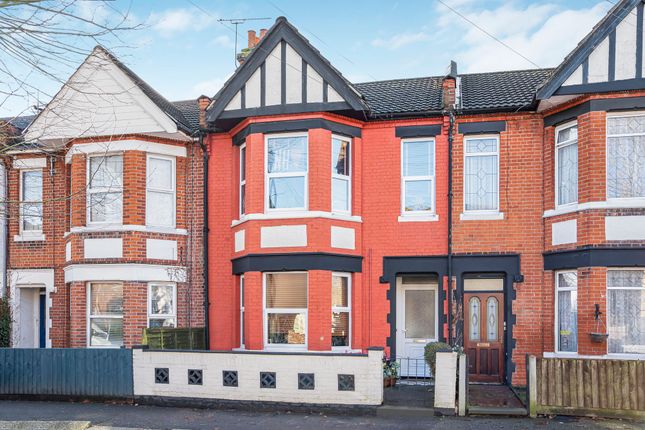 2 bed property, in St. Helens Road, £200,000