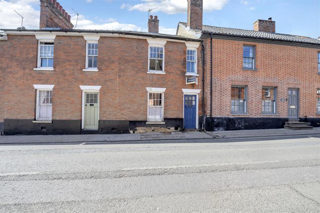 2 bed property, in Southgate Street, £230,000