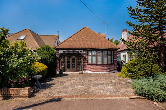 2 bed property, in Marlborough Drive, £550,000